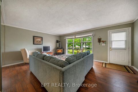 Photo 14 at 17 Lake Drive E, Historic Lakeshore Communities, Georgina