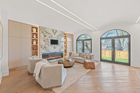 Photo 10 at 38 Ridgevale Drive, Lawrence, Toronto