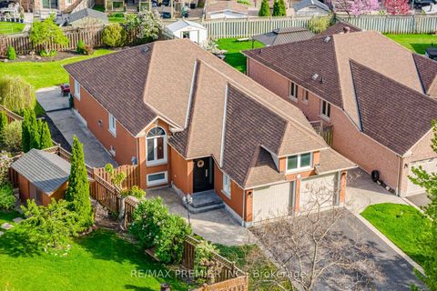 Photo 1 at 104 Cresswell Avenue, Maple, Vaughan