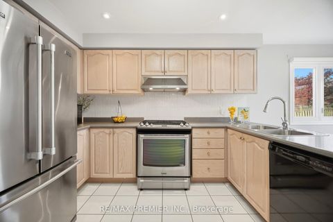 Photo 8 at 104 Cresswell Avenue, Maple, Vaughan