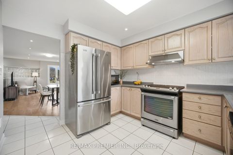 Photo 9 at 104 Cresswell Avenue, Maple, Vaughan