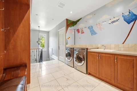 Photo 11 at 2 Kingswood Drive, King City, King