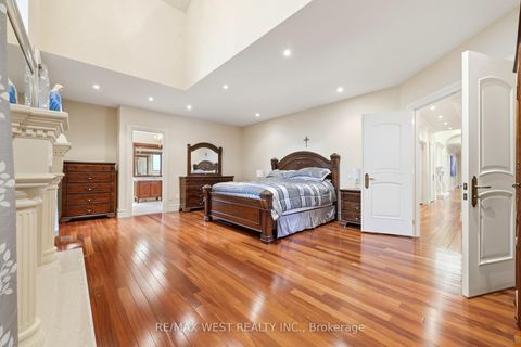 Photo 12 at 2 Kingswood Drive, King City, King