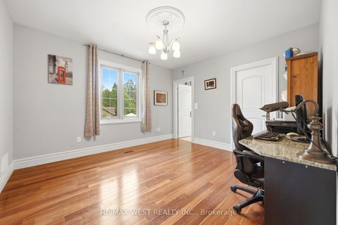 Photo 16 at 2 Kingswood Drive, King City, King