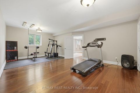 Photo 17 at 2 Kingswood Drive, King City, King
