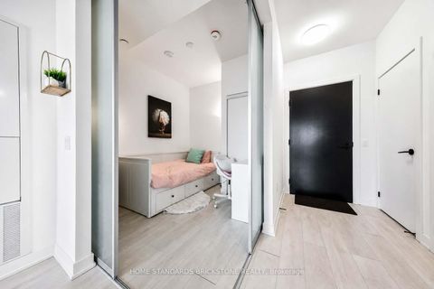 Photo 2 at 1705 - 117 Broadway Avenue, Mount Pleasant West, Toronto