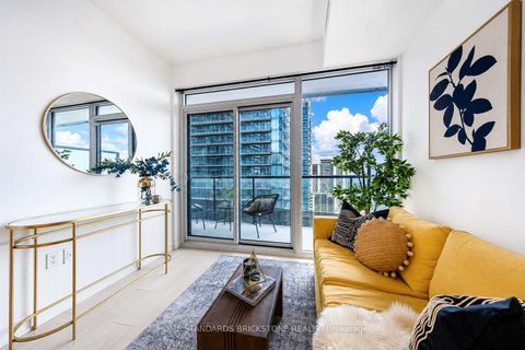Photo 11 at 1705 - 117 Broadway Avenue, Mount Pleasant West, Toronto