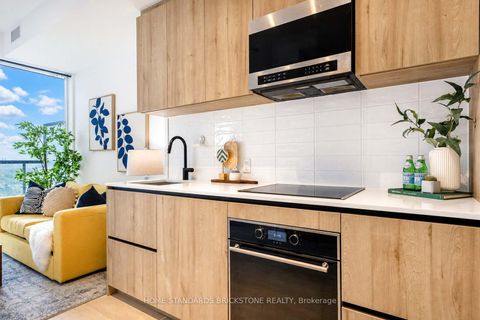 Photo 14 at 1705 - 117 Broadway Avenue, Mount Pleasant West, Toronto