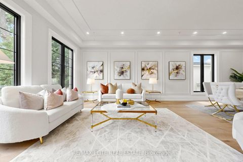 Photo 4 at 160 Lawrence Avenue, Harding, Richmond Hill
