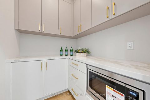 Photo 16 at 160 Lawrence Avenue, Harding, Richmond Hill