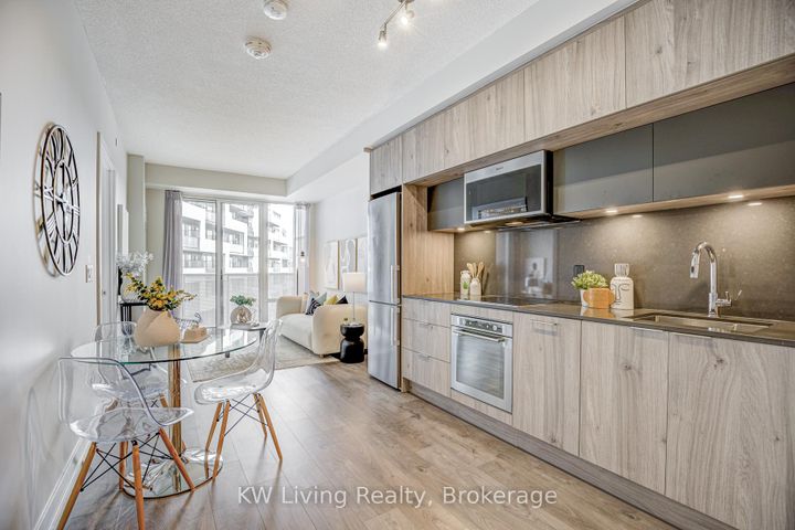 Photo 10 at 861 - 25 Adra Grado Way, Bayview Village, Toronto