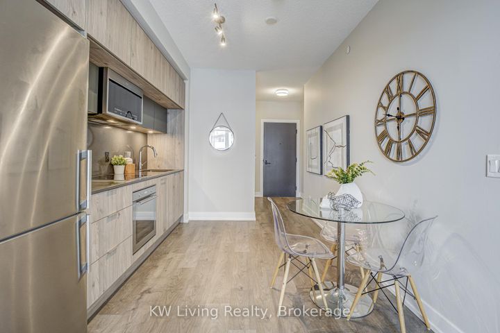 Photo 11 at 861 - 25 Adra Grado Way, Bayview Village, Toronto
