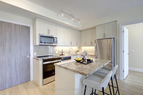 Photo 9 at 406 - 20 Gatineau Drive, Beverley Glen, Vaughan