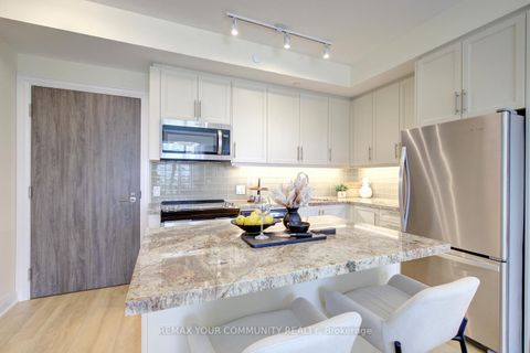 Photo 14 at 406 - 20 Gatineau Drive, Beverley Glen, Vaughan