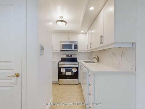 Photo 16 at 929 - 15 Northtown Way, Willowdale East, Toronto
