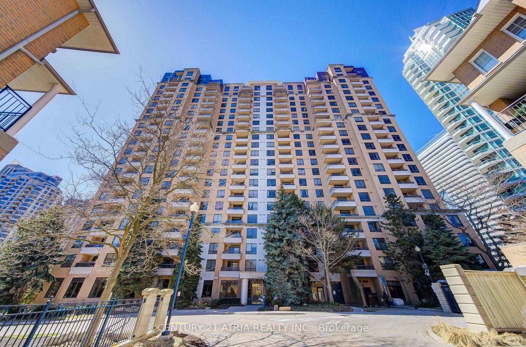 1609 - 18 Sommerset Way, Willowdale East, Toronto photo number 2