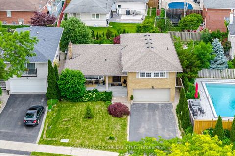 Photo 1 at 12 Thicket Road, Markland Wood, Toronto