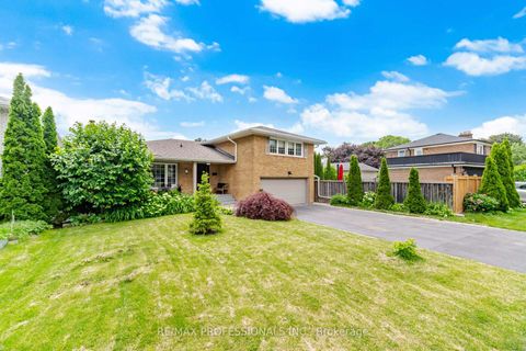 Photo 2 at 12 Thicket Road, Markland Wood, Toronto