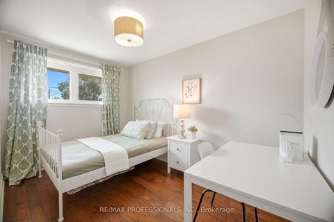 Photo 31 at 12 Thicket Road, Markland Wood, Toronto