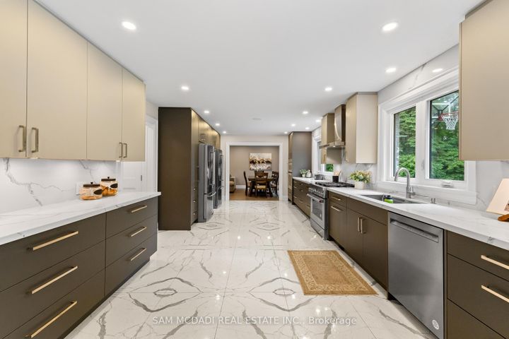 Photo 9 at 1481 Bunsden Avenue, Sheridan, Mississauga