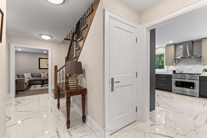 Photo 10 at 1481 Bunsden Avenue, Sheridan, Mississauga