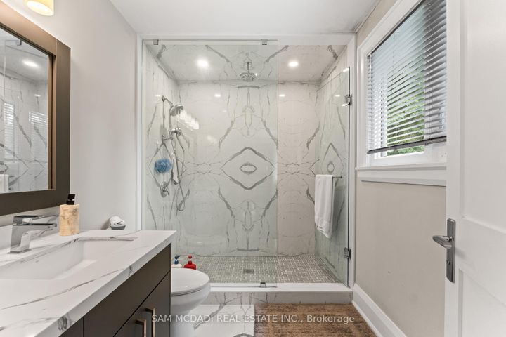 Photo 22 at 1481 Bunsden Avenue, Sheridan, Mississauga