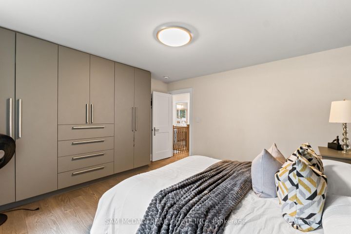 Photo 25 at 1481 Bunsden Avenue, Sheridan, Mississauga