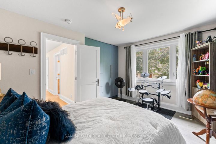 Photo 30 at 1481 Bunsden Avenue, Sheridan, Mississauga