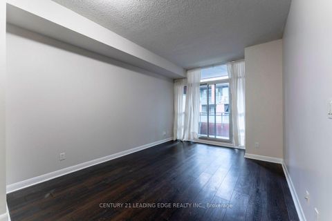Photo 5 at 517 - 15 Bruyeres Mews, Niagara, Toronto