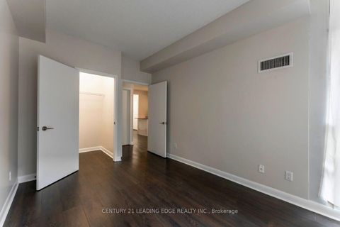 Photo 9 at 517 - 15 Bruyeres Mews, Niagara, Toronto