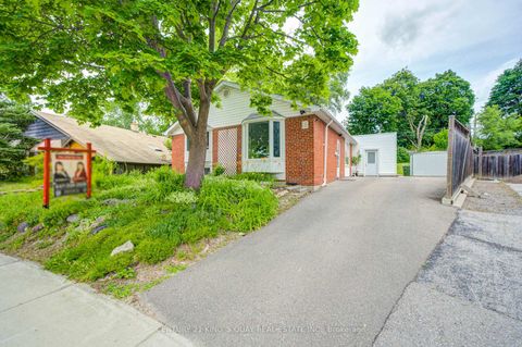 Photo 1 at 18 Benhur Crescent, Woburn, Toronto