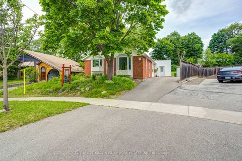 Photo 2 at 18 Benhur Crescent, Woburn, Toronto