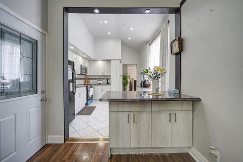 Photo 4 at 18 Benhur Crescent, Woburn, Toronto