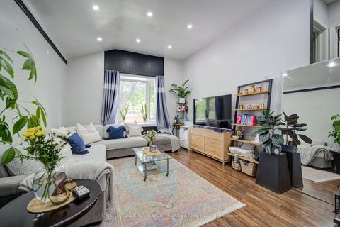 Photo 5 at 18 Benhur Crescent, Woburn, Toronto