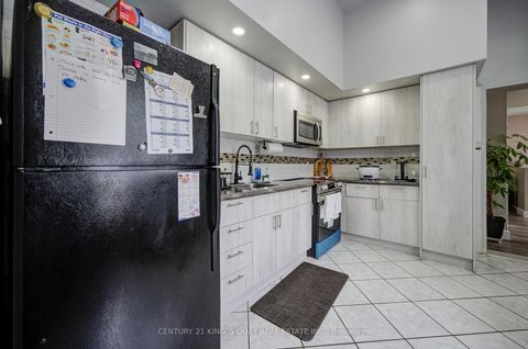 Photo 10 at 18 Benhur Crescent, Woburn, Toronto