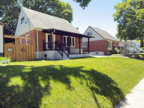 Photo 1 at 134 Clearbrooke Circle, Kipling, Toronto