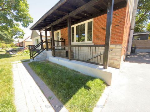 Photo 2 at 134 Clearbrooke Circle, Kipling, Toronto