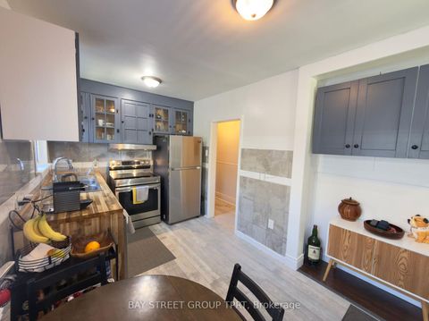 Photo 4 at 134 Clearbrooke Circle, Kipling, Toronto