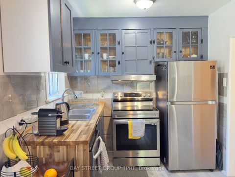 Photo 5 at 134 Clearbrooke Circle, Kipling, Toronto