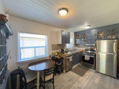 Photo 6 at 134 Clearbrooke Circle, Kipling, Toronto