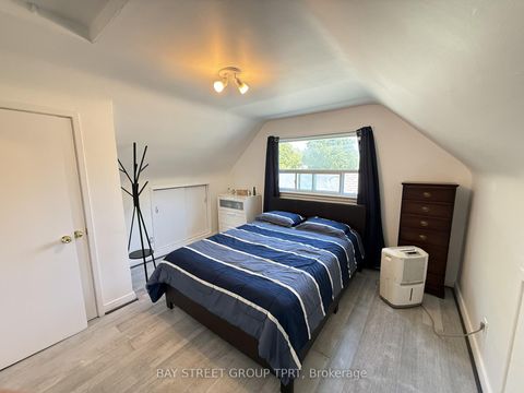 Photo 11 at 134 Clearbrooke Circle, Kipling, Toronto