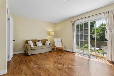 Photo 2 at 27 Elfindale Crescent, Henry Farm, Toronto