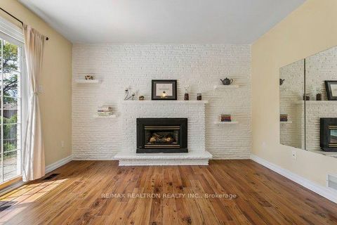 Photo 4 at 27 Elfindale Crescent, Henry Farm, Toronto