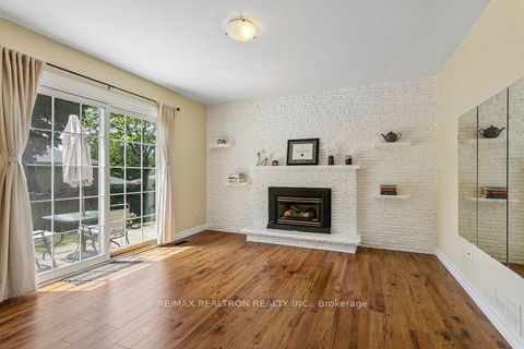 Photo 5 at 27 Elfindale Crescent, Henry Farm, Toronto