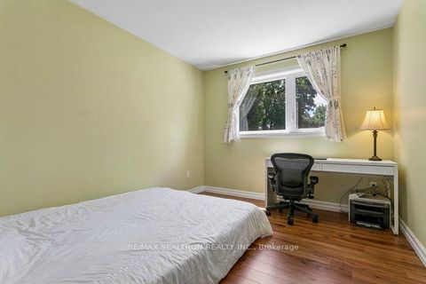 Photo 8 at 27 Elfindale Crescent, Henry Farm, Toronto