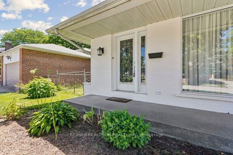 Photo 19 at 27 Elfindale Crescent, Henry Farm, Toronto