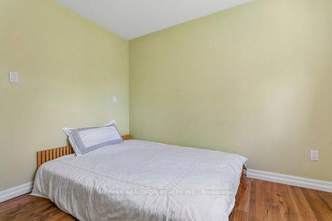 Photo 34 at 27 Elfindale Crescent, Henry Farm, Toronto