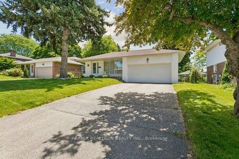 Photo 39 at 27 Elfindale Crescent, Henry Farm, Toronto