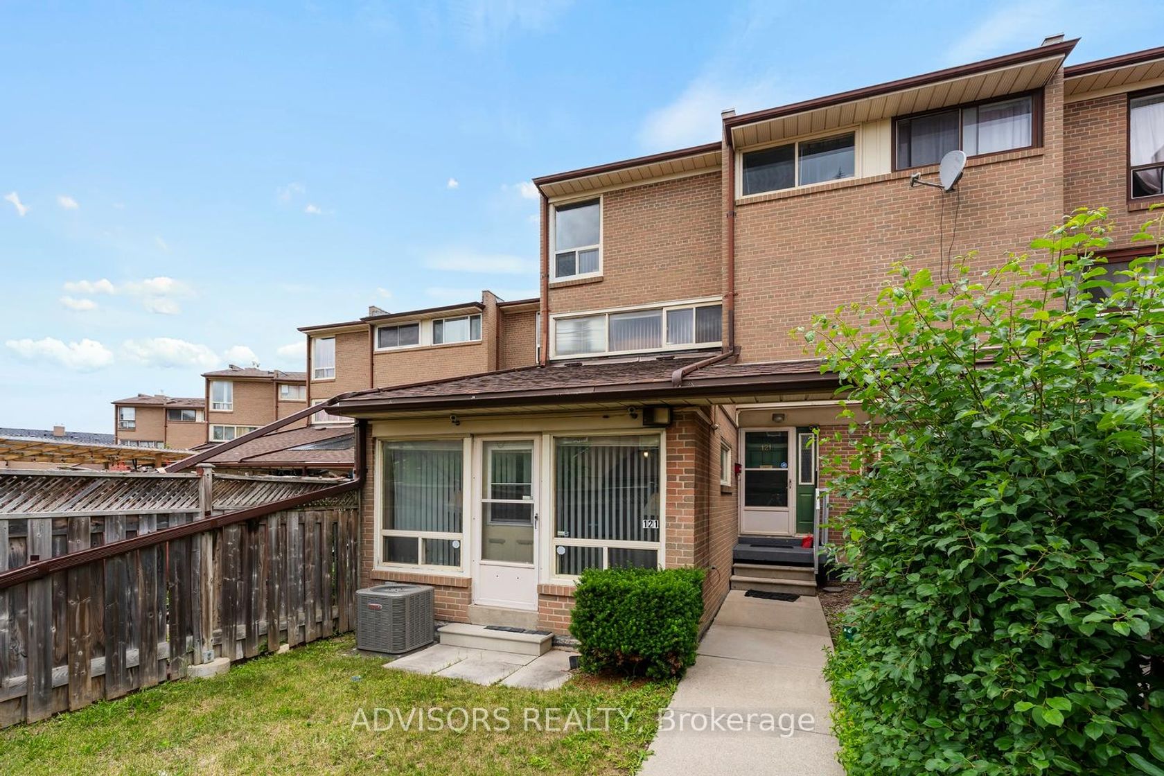 121 - 256 John Garland Boulevard, Clairville, Toronto photo number 2