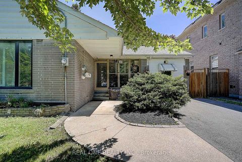 Photo 1 at 37 Lauralynn Crescent, Malvern West, Toronto